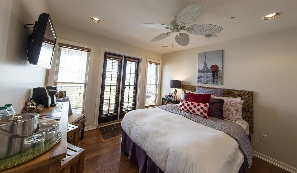 The Almanett Hotel & Bistro Gulfport Room photo